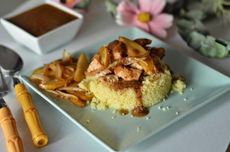 Cuscús de Pollo en salsa de fresa con mostaza a la antigua y manzana