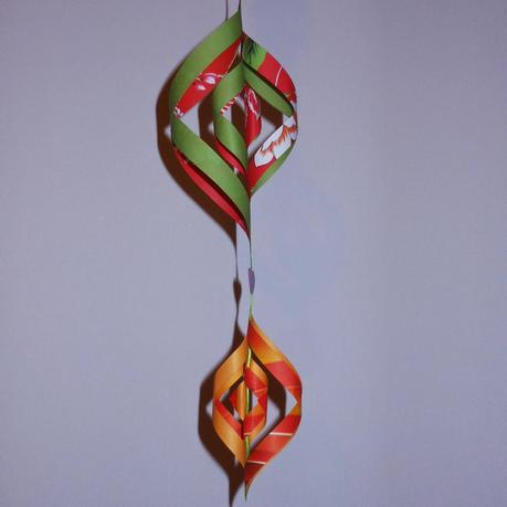 Adornos de papel decorado