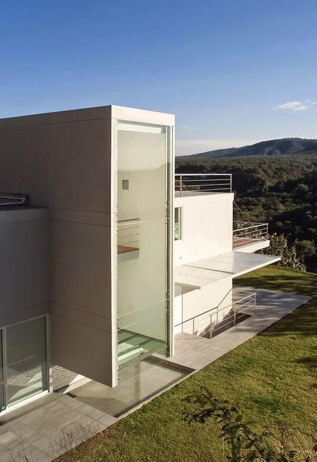 Minismalismo Mexicano en Medio de Colinas