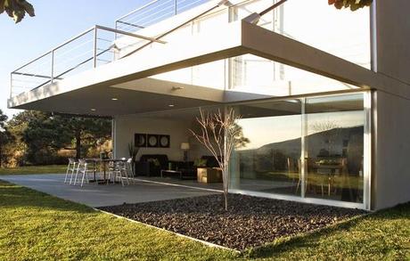 Minismalismo Mexicano en Medio de Colinas