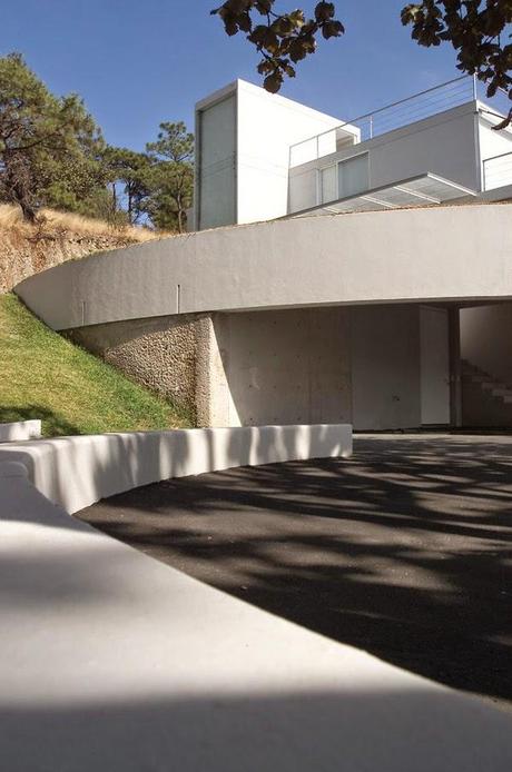 Minismalismo Mexicano en Medio de Colinas