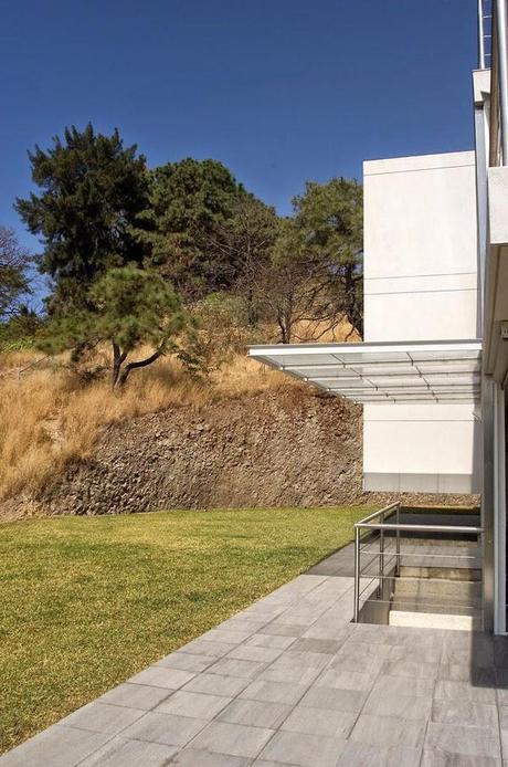 Minismalismo Mexicano en Medio de Colinas