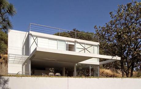 Minismalismo Mexicano en Medio de Colinas