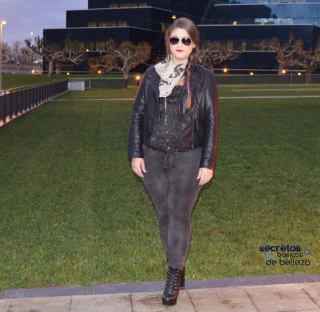 Outfit of the Day ~ Total Black - Corset Outfit of the Day ~ Total Black - Corset