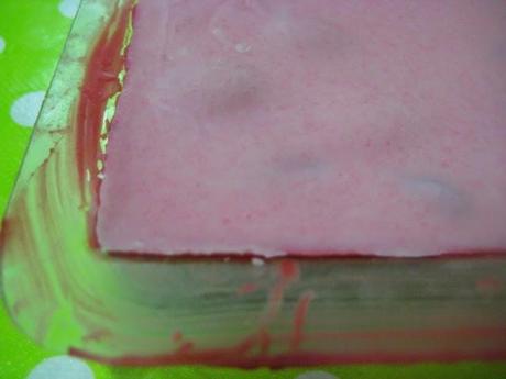 TURRÓN DE CHOCOLATE BLANCO CON FRUTAS DEL BOSQUE