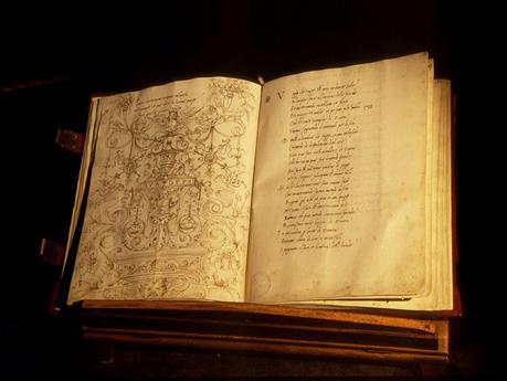 Mesa de ayuda: Enseña a un monje a usar un libro