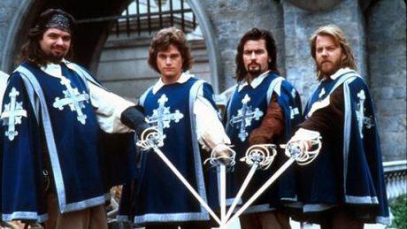 Los Tres Mosqueteros. La película clásica de 1993 con Charlie Seen, Oliver Platt, Keiffer Sutherland y Chris O'Donnell.