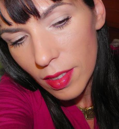 Dark lips I: Labios protagonistas vs. rostro desnudo.