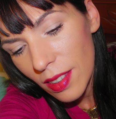 Dark lips I: Labios protagonistas vs. rostro desnudo.