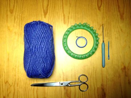 Materiales para tutorial de mitones con trenzas en telar