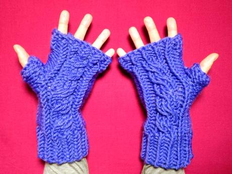 How to loom knit cabled fingerless mittens
