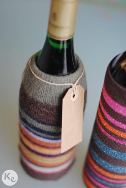 Wrapping. Regalar botellas/ Giving bottles for Christmas Wrapping bottles with socks