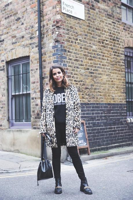 London_Rimmel-Leopard_Coat-Pepe_Jeans-Black-Obey_Sweatshirt-Chained_Boots-Outfit-Street_Style-13