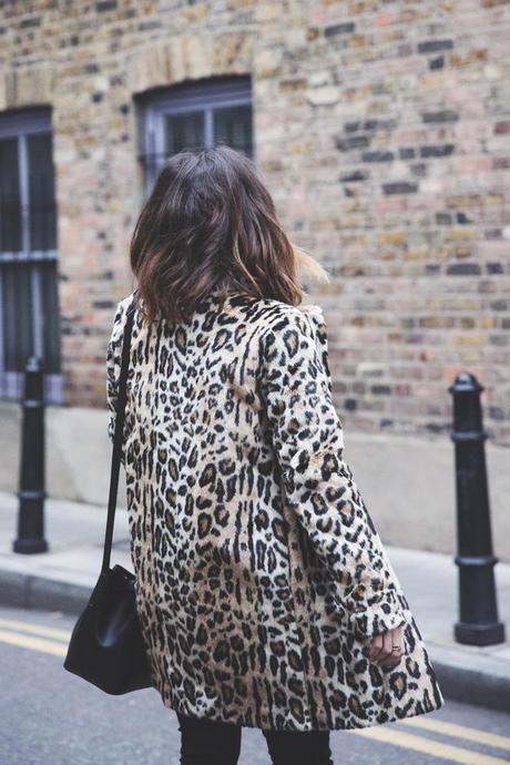 London_Rimmel-Leopard_Coat-Pepe_Jeans-Black-Obey_Sweatshirt-Chained_Boots-Outfit-Street_Style-9