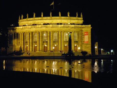 Centro de Stuttgart de noche