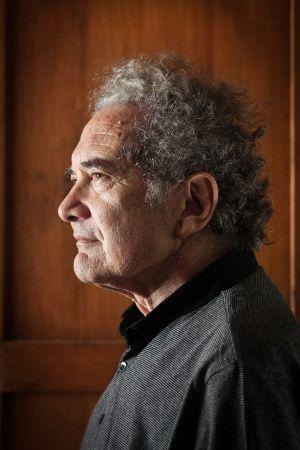 Ricardo Piglia: “La literatura es el escudo de los tímidos”(BABELIA) Ricardo Piglia: “La literatura es el escudo de los tímidos”(BABELIA)