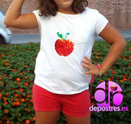 CAMISETA DECORADA CON LENTEJUELAS: MANZANA