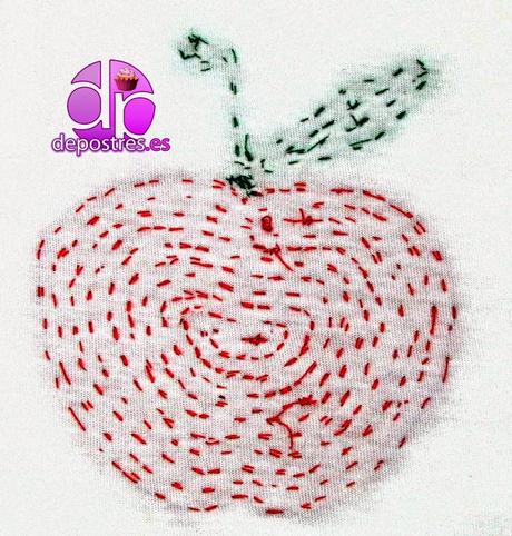 CAMISETA DECORADA CON LENTEJUELAS: MANZANA