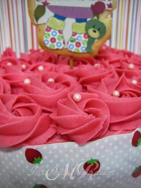 TARTA DE FRESA DECORADA CON PAPEL FONDANT