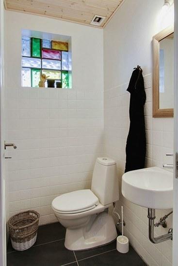 Una casa danesa típica techos y suelos de madera estilo nórdico escandinavo distribución diáfana diseño danés decoración con madera decoración casas danesas nórdicas cocina blanca abierta casas de madera interior blog decoración nórdica 