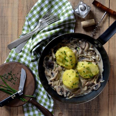 KARTOFFELKNÖDEL CON SALSA DE SETAS Y CERVEZA NEGRA