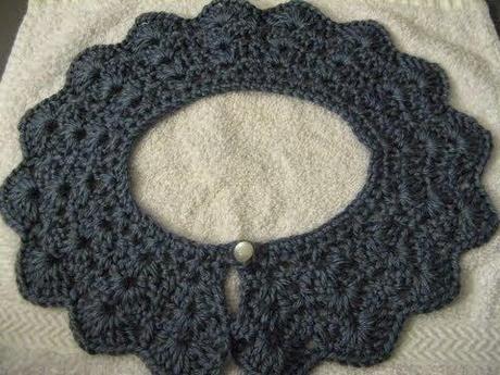 2246.- Cuellos de Crochet