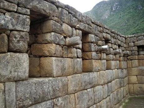 Sala de los morteros y el cóndor. Machu Picchu. Perú