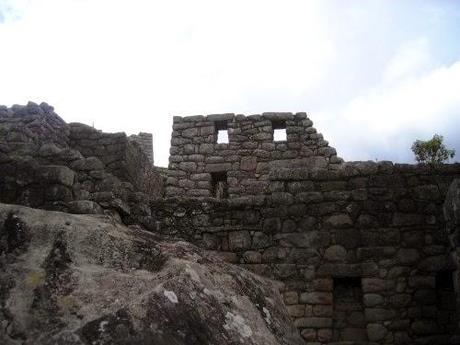 Sala de los morteros y el cóndor. Machu Picchu. Perú