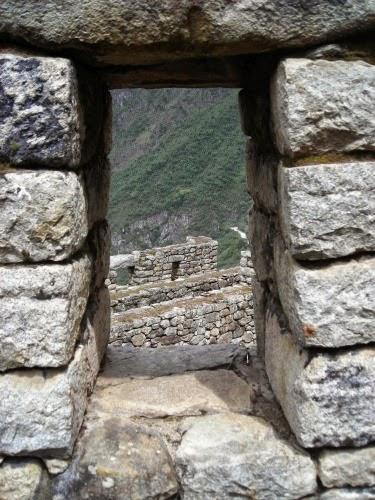 Sala de los morteros y el cóndor. Machu Picchu. Perú