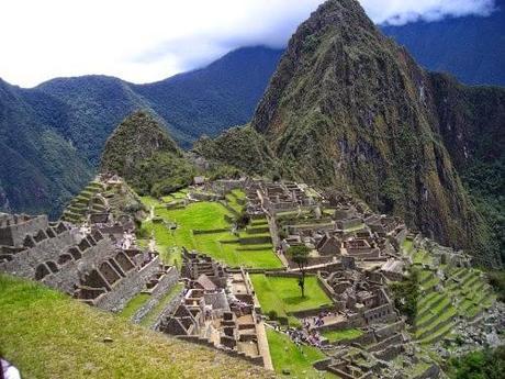 Sala de los morteros y el cóndor. Machu Picchu. Perú