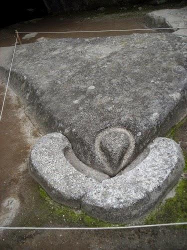Sala de los morteros y el cóndor. Machu Picchu. Perú
