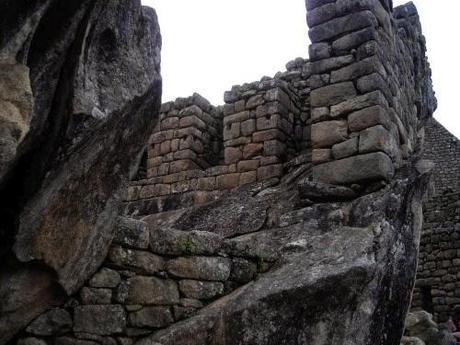 Sala de los morteros y el cóndor. Machu Picchu. Perú
