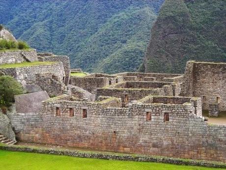 Sala de los morteros y el cóndor. Machu Picchu. Perú