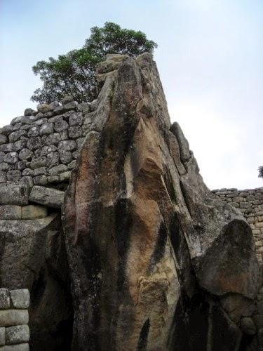 Sala de los morteros y el cóndor. Machu Picchu. Perú