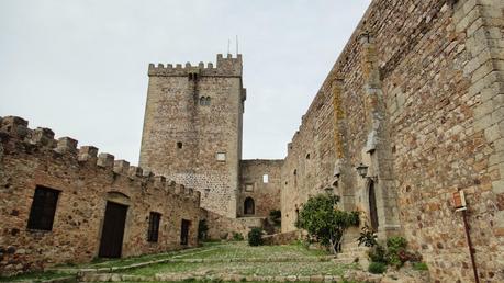 NUEVA VISITA AL CASTILLO DE ALBURQUERQUEhttp://blogs.hoy....