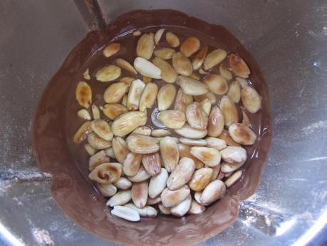 Turrón de chocolate y almendra