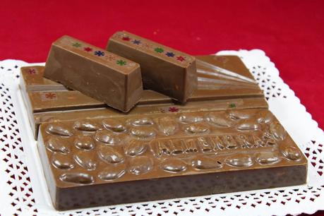 Turrón de chocolate y almendra