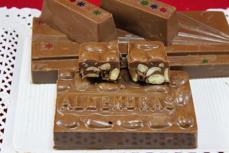 Turrón de chocolate y almendra