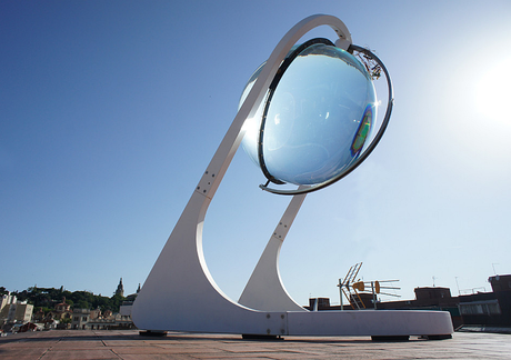 Esferas generan energía con la luz del sol y la luna