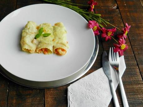 Canelones de salmón ahumado y gambas al toque de albahaca