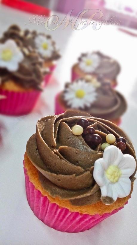 C UPCAKES DE MELOCOTÓN CON CREMA DE CAFÉ ARÁBIGA