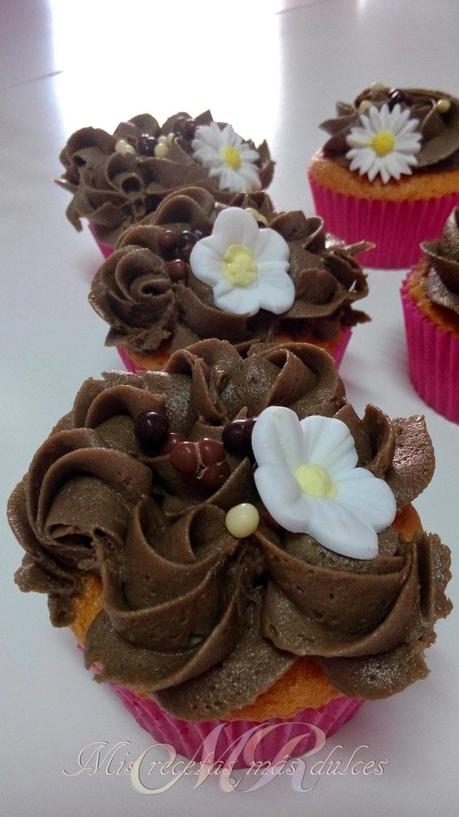 C UPCAKES DE MELOCOTÓN CON CREMA DE CAFÉ ARÁBIGA