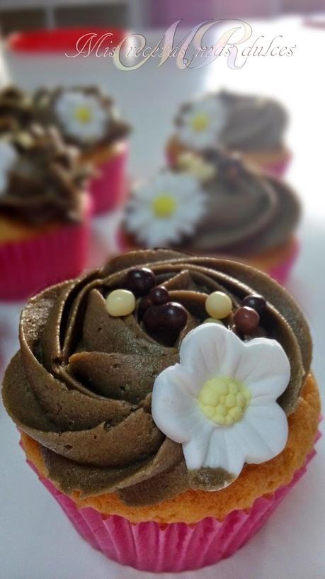 C UPCAKES DE MELOCOTÓN CON CREMA DE CAFÉ ARÁBIGA