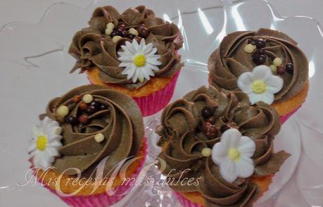 C UPCAKES DE MELOCOTÓN CON CREMA DE CAFÉ ARÁBIGA