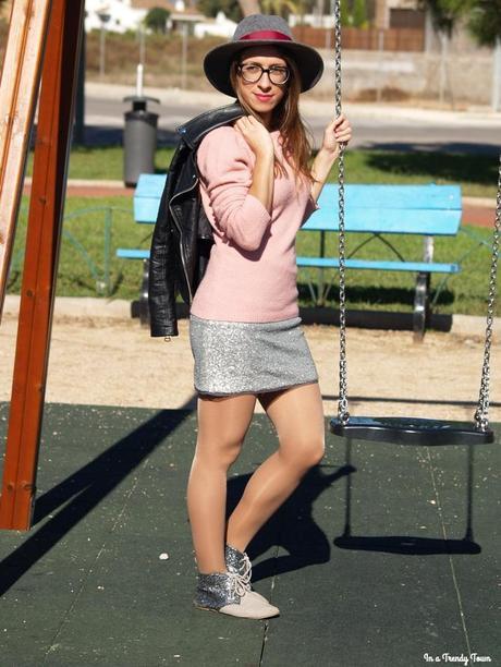 Outfit: Hat and glasses