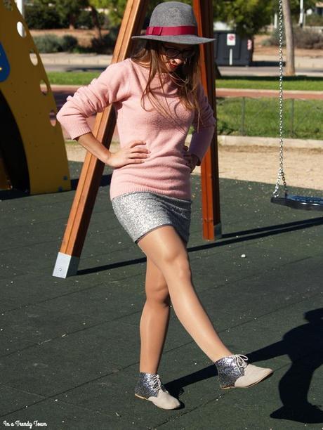 Outfit: Hat and glasses