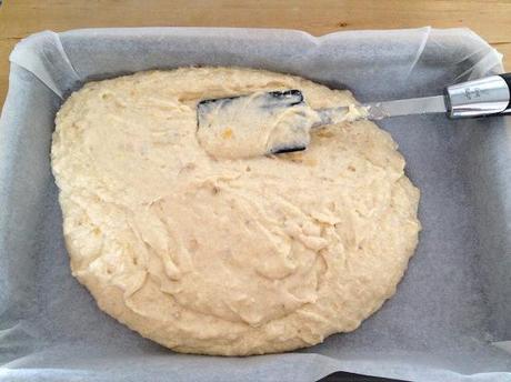 salsa de caramelo casera recetas delikatissen recetas de postres rápidos recetas de postres fáciles postres jugosos postres delikatissen bizcochos con fruta y cobertura bizcocho jugoso Bizcocho de plátano con cobertura de caramelo bizcocho de plátano 