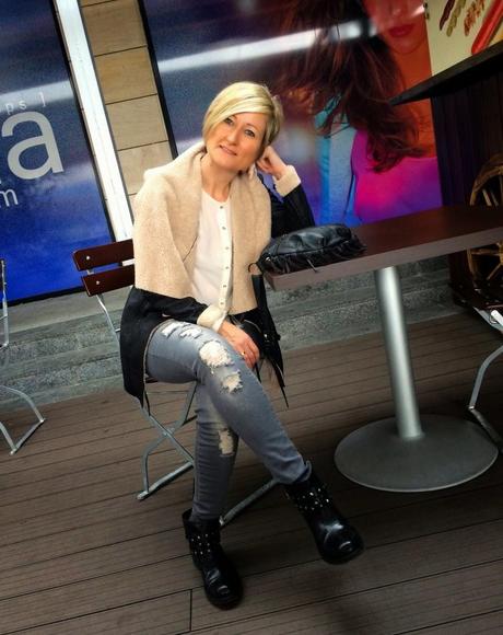 Double-sided jacket and ripped jeans. Mi Black friday.