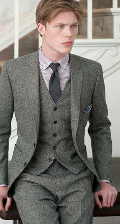 novio con traje de tweed con chaleco