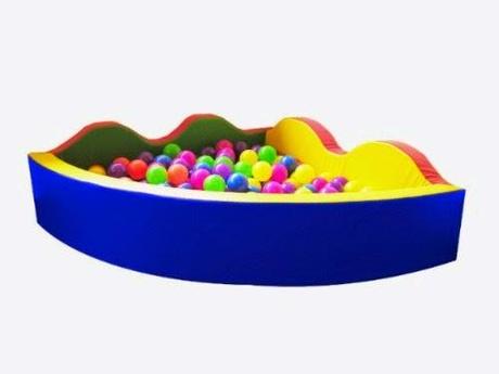 Buscando pelotas para piscina